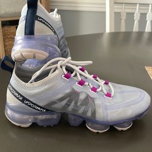 Nike WMNS Air Vapormax 2019 Sneakers

Size: Women's Size